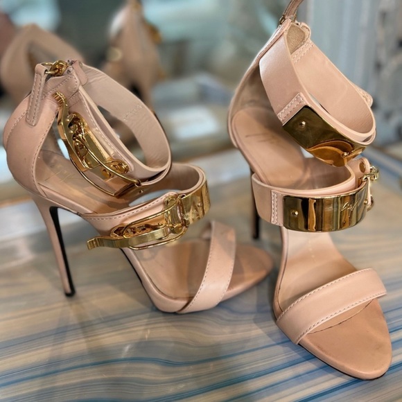 newness Skyldfølelse voldsom Giuseppe Zanotti | Shoes | Giuseppe Zanotti Heels | Poshmark